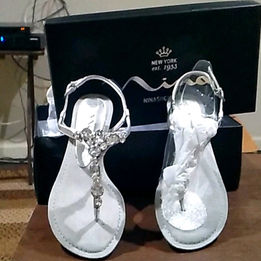 NIB Nina sandals